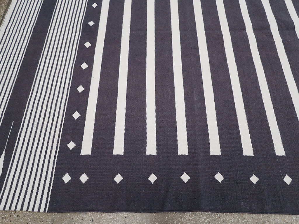 Modern Indian Flatweave Dhurrie Large Room Size Carpet, No.32634 - Galerie Shabab