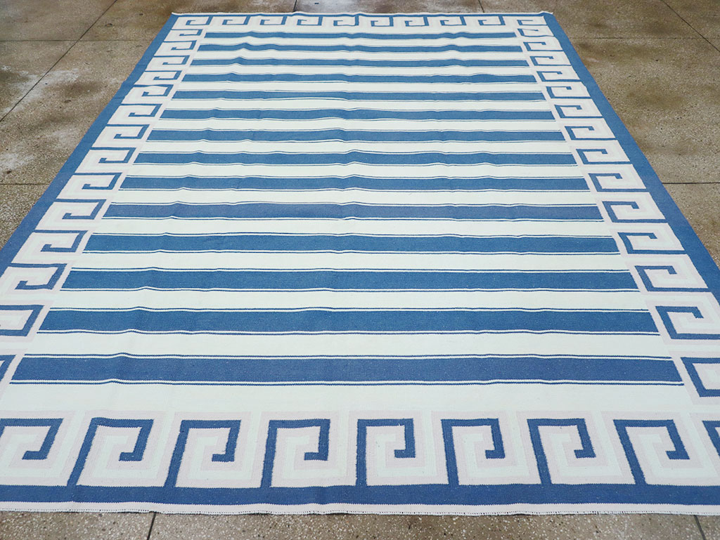 Modern Indian Flatweave Dhurrie Room Size Carpet, No.32635 - Galerie Shabab