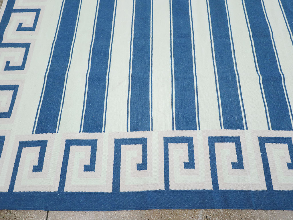 Modern Indian Flatweave Dhurrie Room Size Carpet, No.32635 - Galerie Shabab