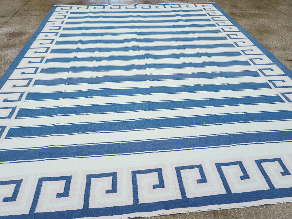 Modern Indian Flatweave Dhurrie Room Size Carpet, No.32635 - Galerie Shabab