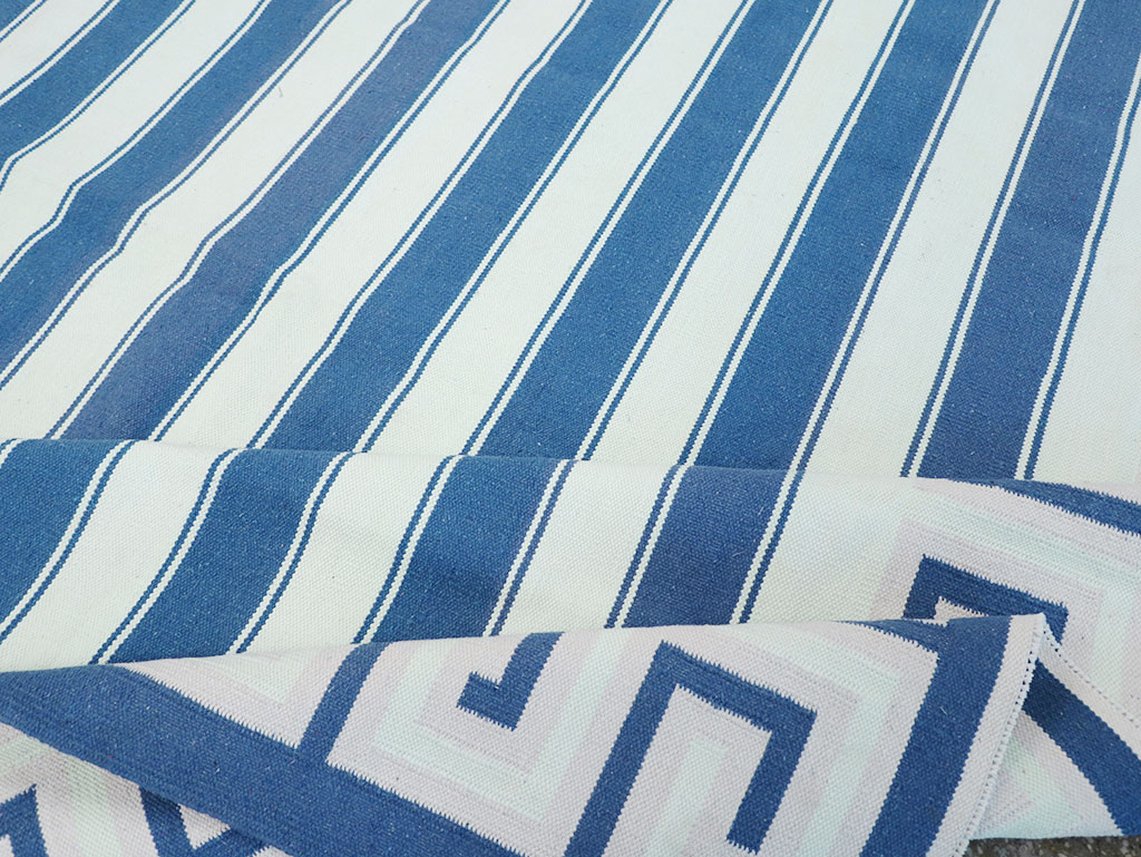 Modern Indian Flatweave Dhurrie Room Size Carpet, No.32635 - Galerie Shabab