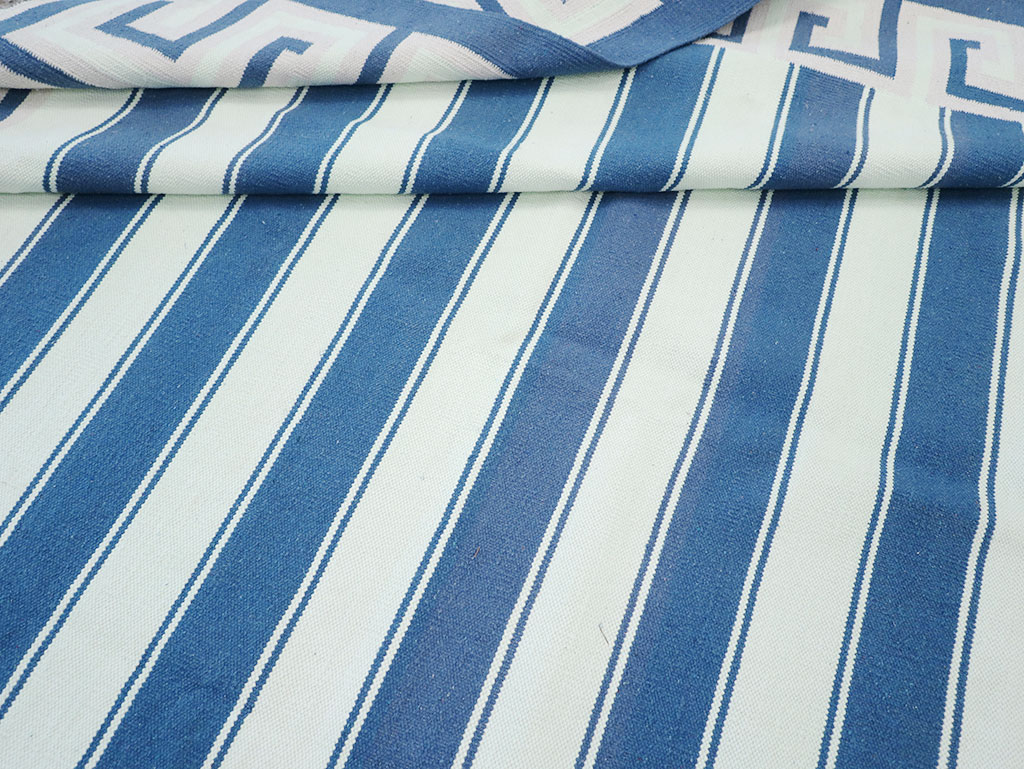 Modern Indian Flatweave Dhurrie Room Size Carpet, No.32635 - Galerie Shabab