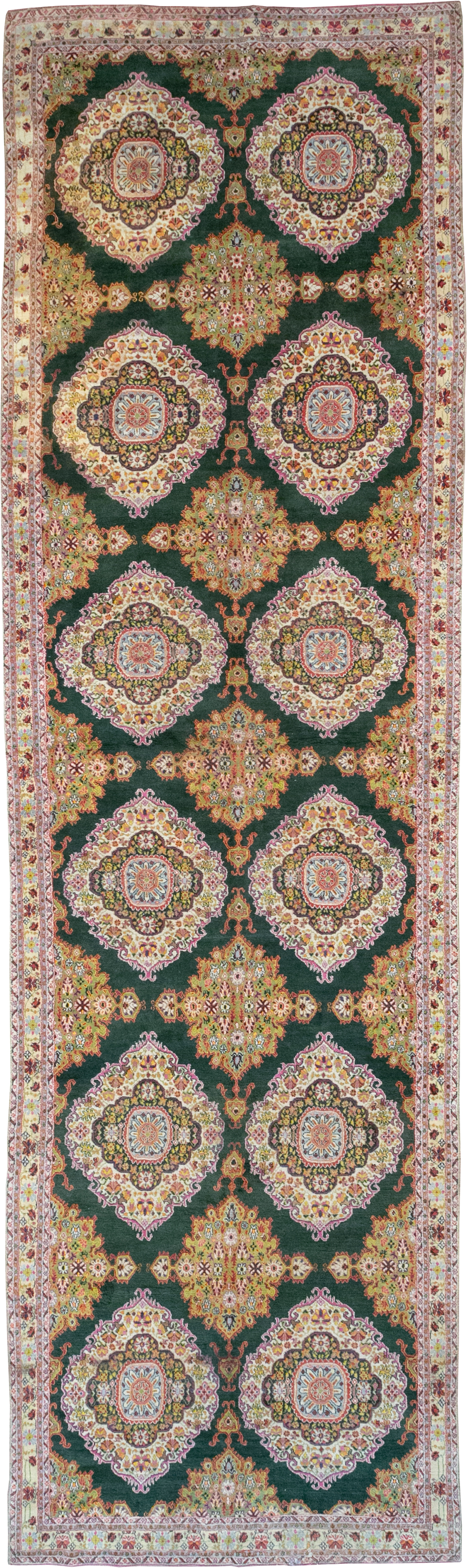 Vintage Indian Cotton Agra Long and Narrow Gallery Carpet, No.32645 - Galerie Shabab
