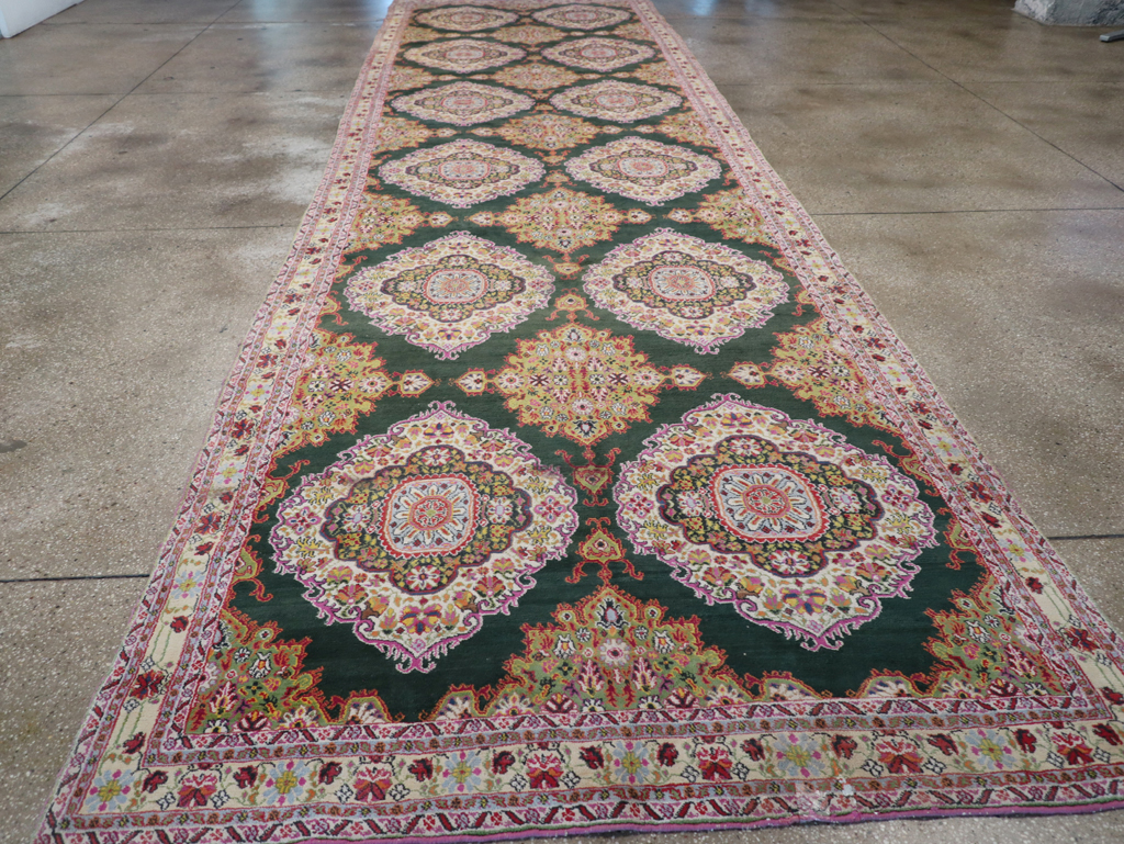 Vintage Indian Cotton Agra Long and Narrow Gallery Carpet, No.32645 - Galerie Shabab