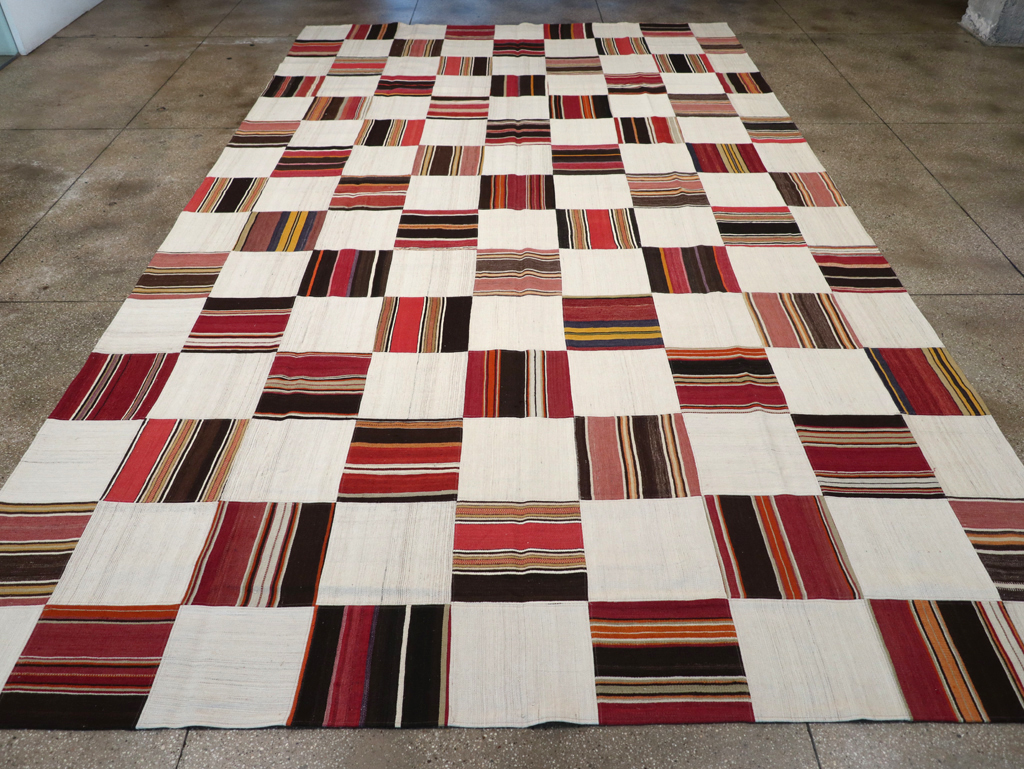 Vintage Turkish Inspired Modern Patchwork Kilim, No.32651 - Galerie Shabab