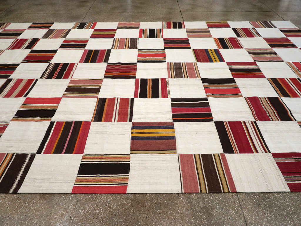 Vintage Turkish Inspired Modern Patchwork Kilim, No.32651 - Galerie Shabab