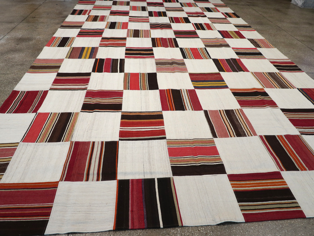 Vintage Turkish Inspired Modern Patchwork Kilim, No.32651 - Galerie Shabab