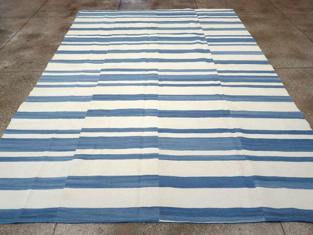 Modern Turkish Flatweave Room Size Carpet, No.32652 - Galerie Shabab