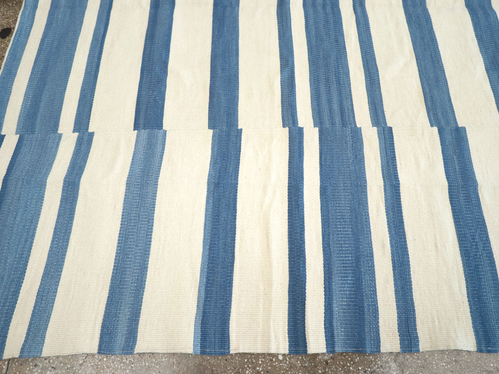 Modern Turkish Flatweave Room Size Carpet, No.32652 - Galerie Shabab