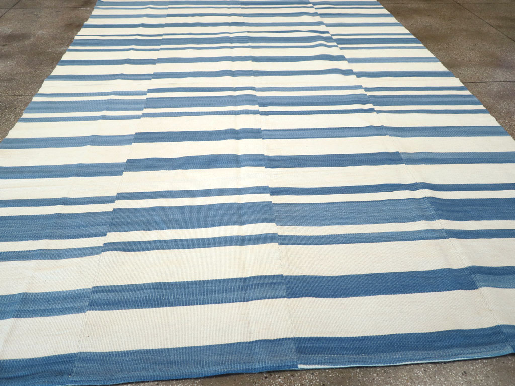 Modern Turkish Flatweave Room Size Carpet, No.32652 - Galerie Shabab
