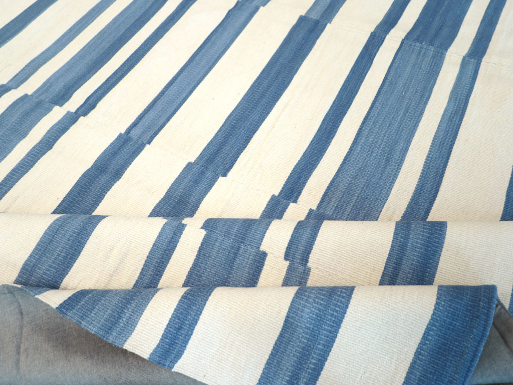 Modern Turkish Flatweave Room Size Carpet, No.32652 - Galerie Shabab
