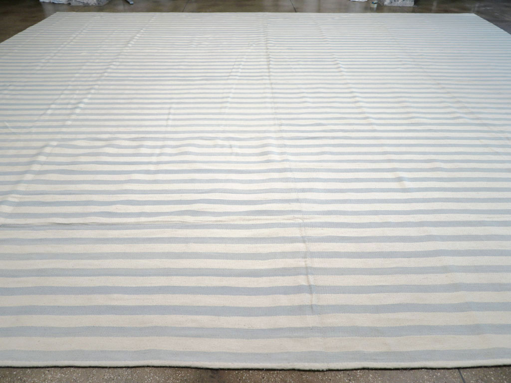 Modern Turkish Flatweave Oversized Square Carpet, No.32653 - Galerie Shabab