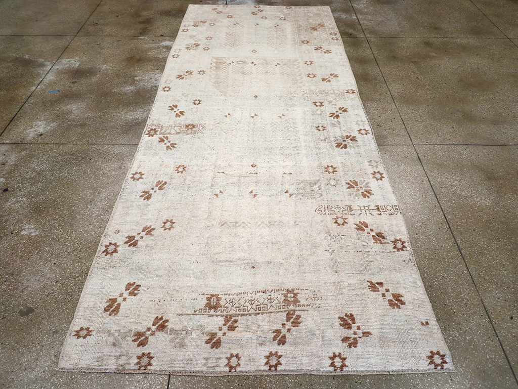 Vintage Turkish Anatolian Wide Gallery Runner, No.32663 - Galerie Shabab
