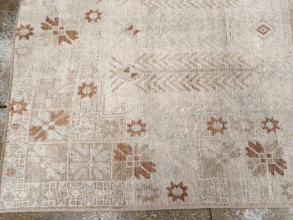 Vintage Turkish Anatolian Wide Gallery Runner, No.32663 - Galerie Shabab