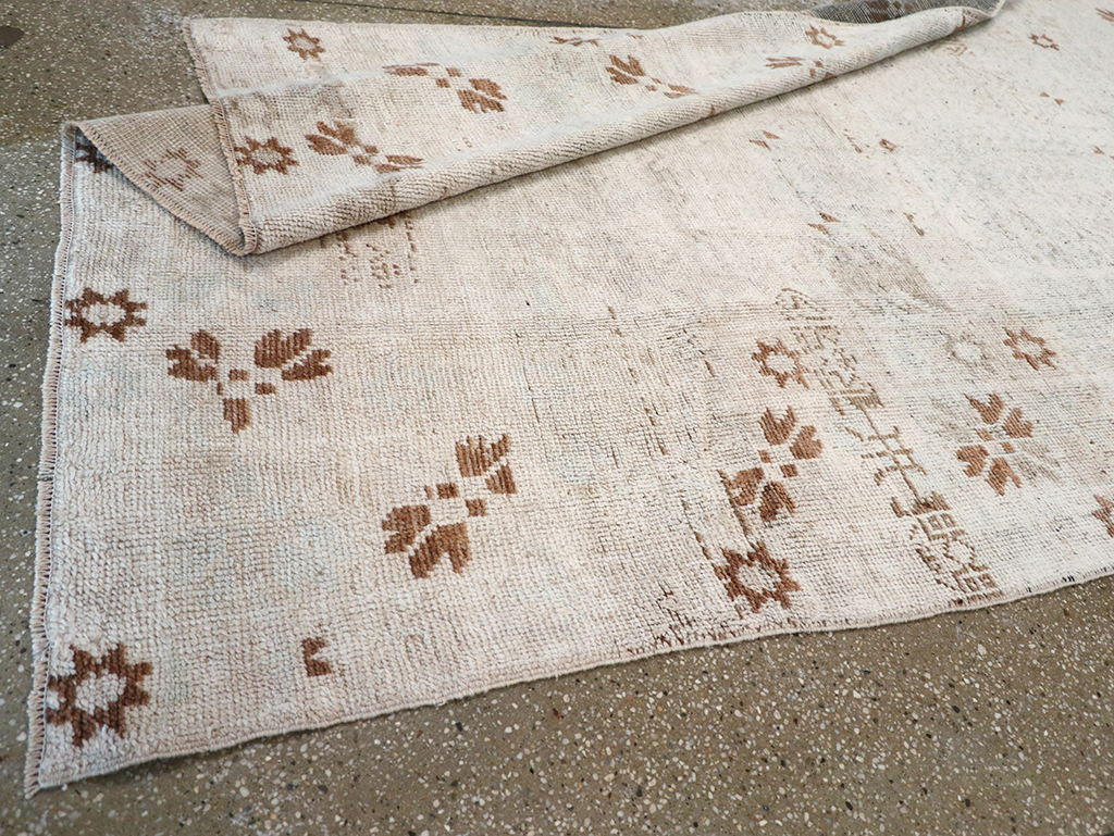 Vintage Turkish Anatolian Wide Gallery Runner, No.32663 - Galerie Shabab