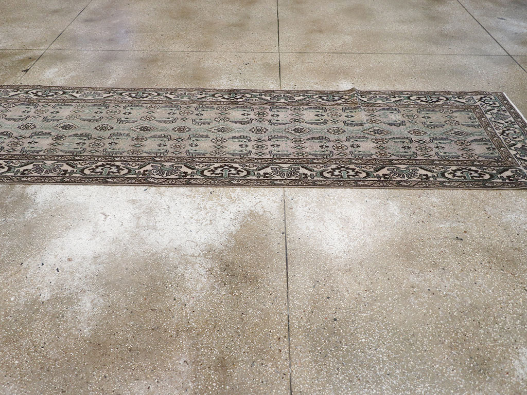 Vintage Persian Malayer Runner, No.32675 - Galerie Shabab