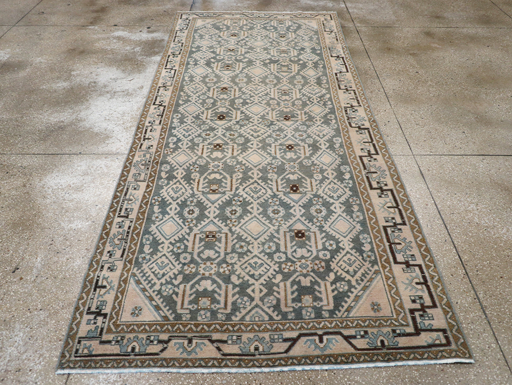 Vintage Persian Malayer Gallery Rug, No.32676 - Galerie Shabab