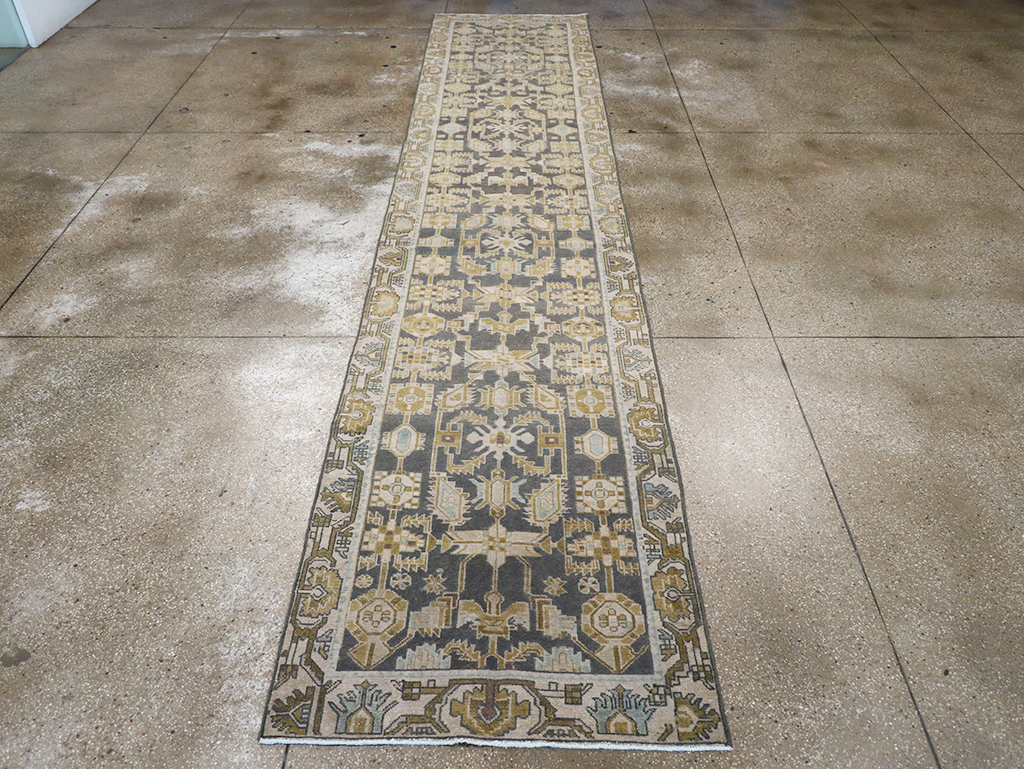 Vintage Persian Malayer Long Runner, No.32725 - Galerie Shabab