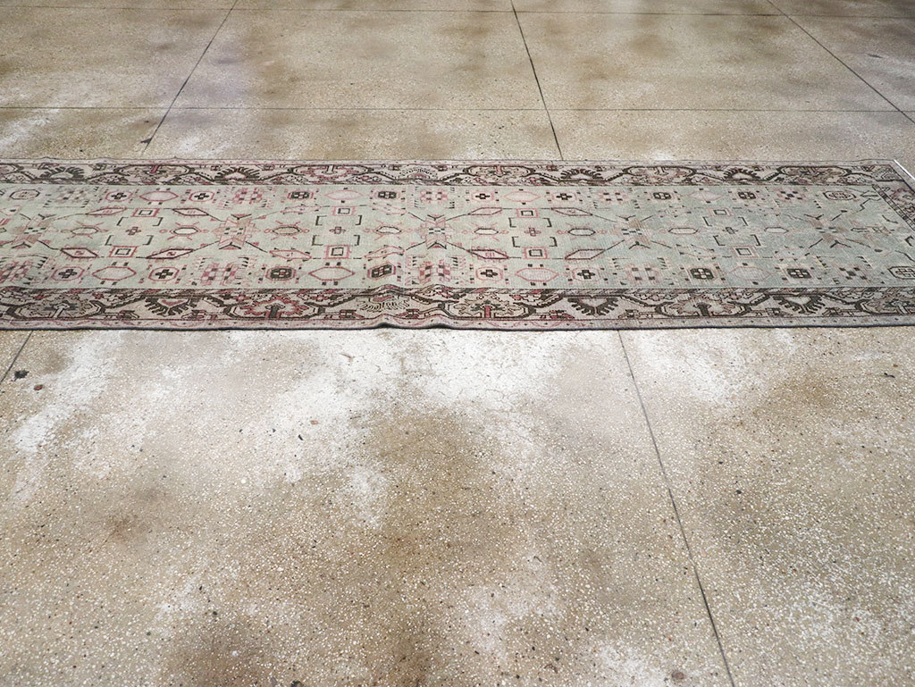 Vintage Persian Malayer Runner, No.32765 - Galerie Shabab