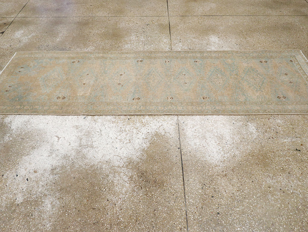 Vintage Persian Veece Runner, No.32768 - Galerie Shabab