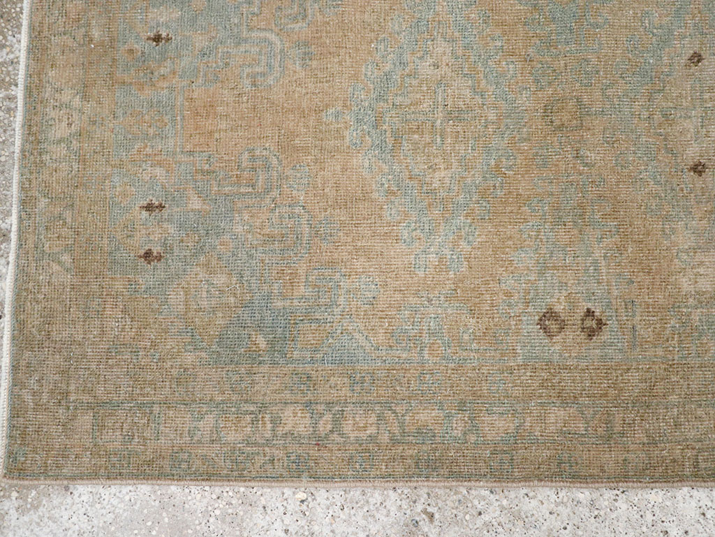 Vintage Persian Veece Runner, No.32768 - Galerie Shabab