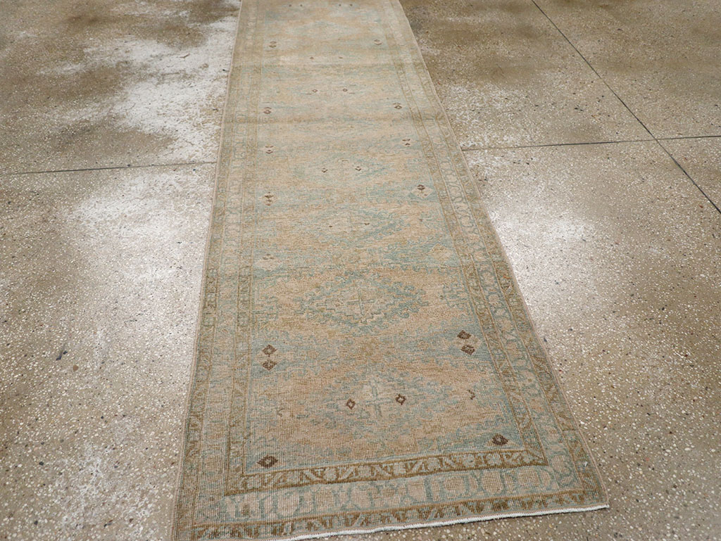 Vintage Persian Veece Runner, No.32768 - Galerie Shabab