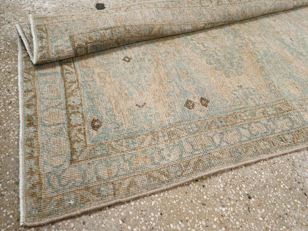 Vintage Persian Veece Runner, No.32768 - Galerie Shabab