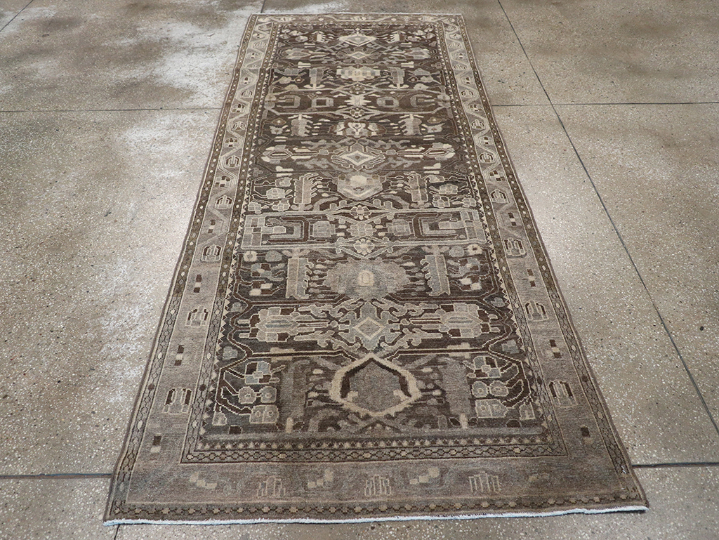 Vintage Persian Malayer Gallery Rug, No.32770 - Galerie Shabab
