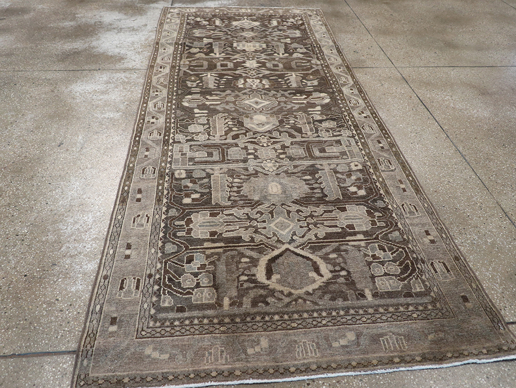 Vintage Persian Malayer Gallery Rug, No.32770 - Galerie Shabab