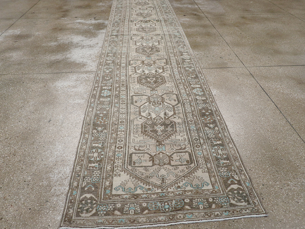 Vintage Persian Malayer Long Runner, No.32776 - Galerie Shabab