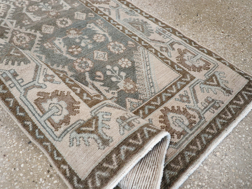 Vintage Persian Malayer Throw Rug, No.32812 - Galerie Shabab