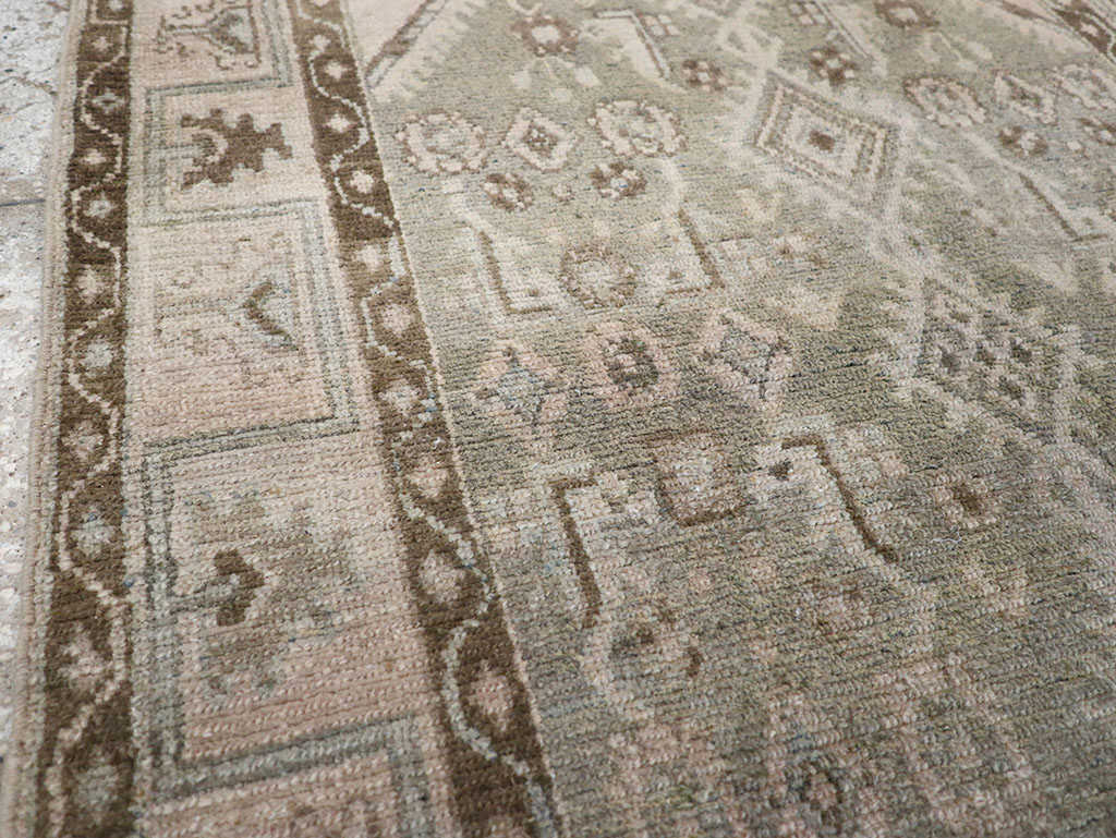 Vintage Persian Malayer Throw Rug, No.32820 - Galerie Shabab