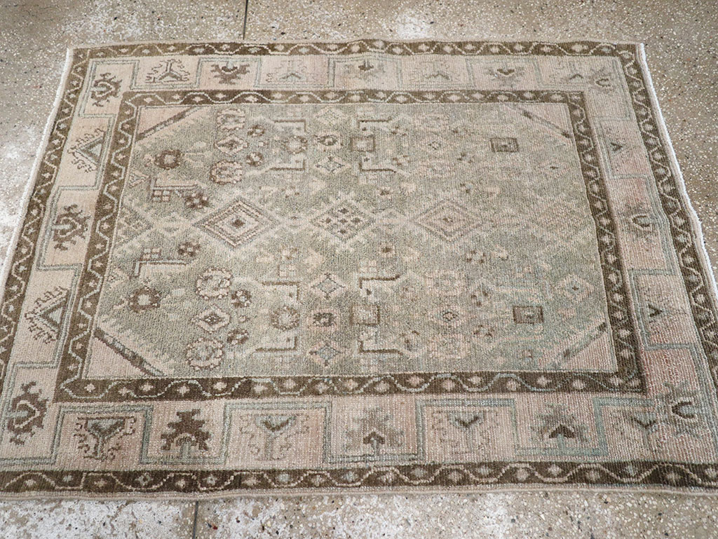 Vintage Persian Malayer Throw Rug, No.32820 - Galerie Shabab