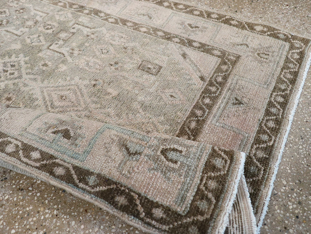Vintage Persian Malayer Throw Rug, No.32820 - Galerie Shabab