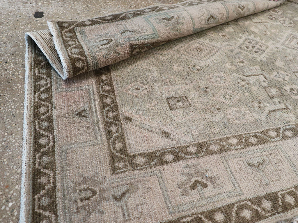 Vintage Persian Malayer Throw Rug, No.32820 - Galerie Shabab