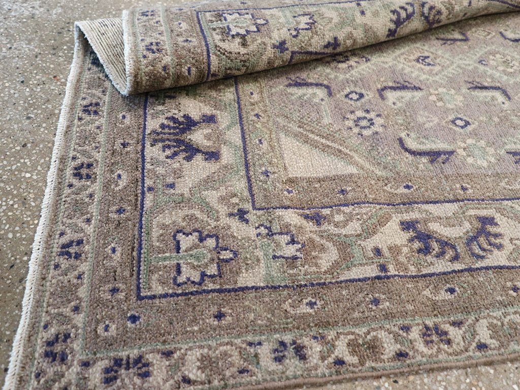 Vintage Persian Malayer Throw Rug, No.32824 - Galerie Shabab