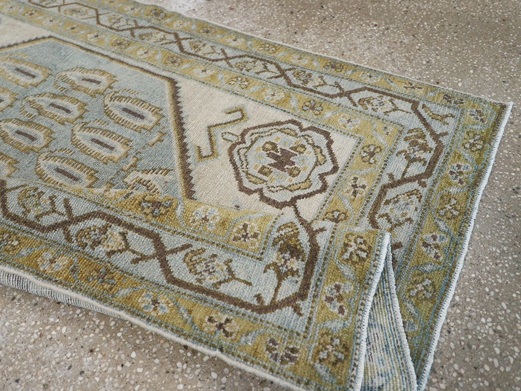 Vintage Persian Malayer Throw Rug, No.32840 - Galerie Shabab