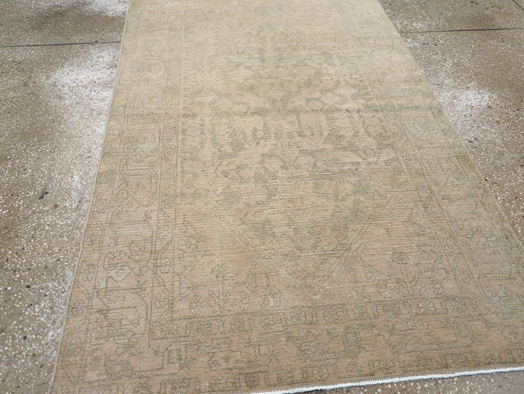 Vintage Persian Malayer Throw Rug, No.32846 - Galerie Shabab