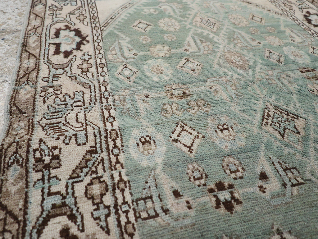 Vintage Persian Malayer Throw Rug, No.32855 - Galerie Shabab