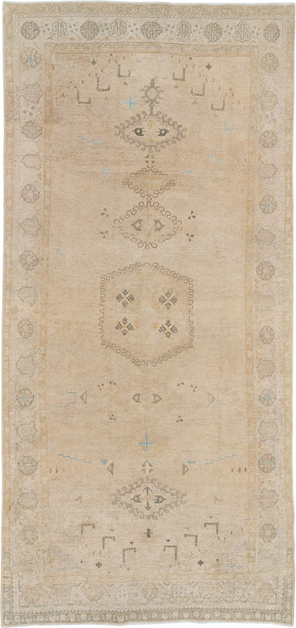 Vintage Persian Veece Accent Carpet, No.32904 - Galerie Shabab