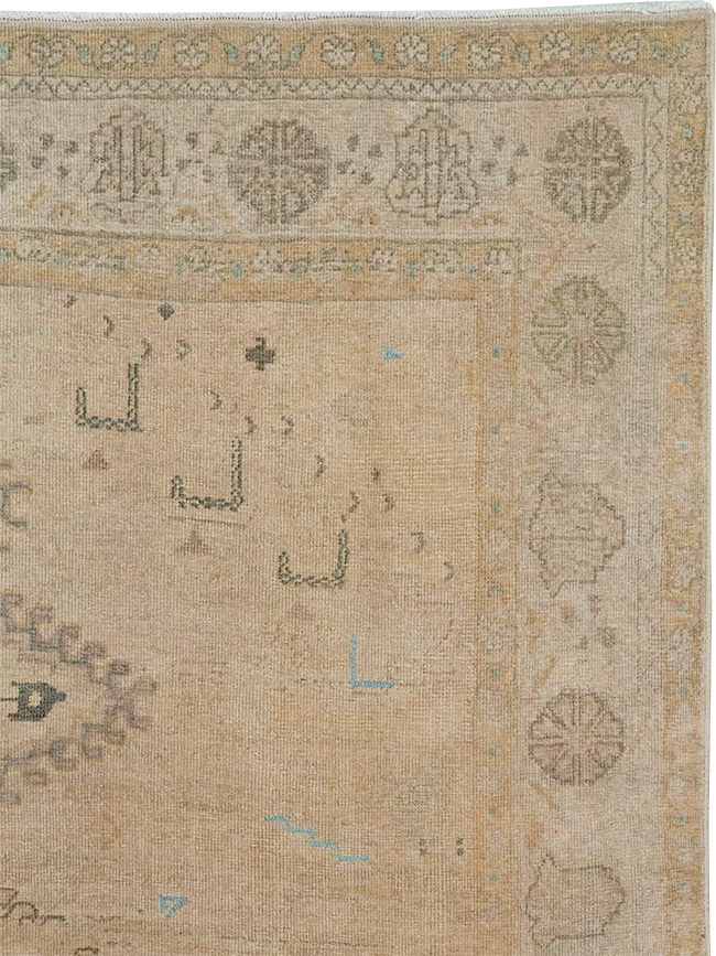 Vintage Persian Veece Accent Carpet, No.32904 - Galerie Shabab