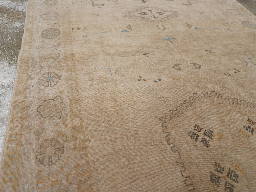 Vintage Persian Veece Accent Carpet, No.32904 - Galerie Shabab