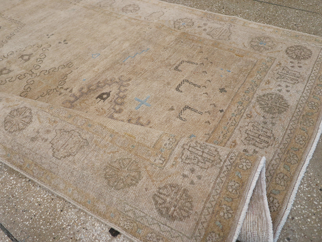 Vintage Persian Veece Accent Carpet, No.32904 - Galerie Shabab