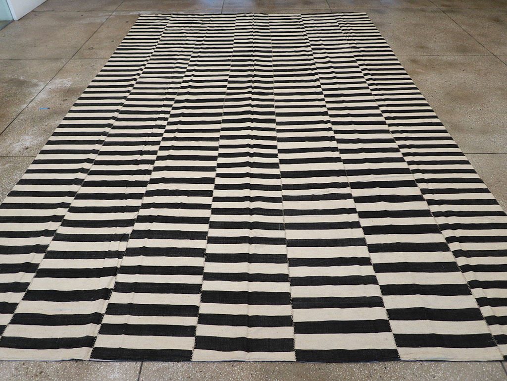 Modern Persian Flatweave Kilim Large Room Size Carpet, No.32917 - Galerie Shabab