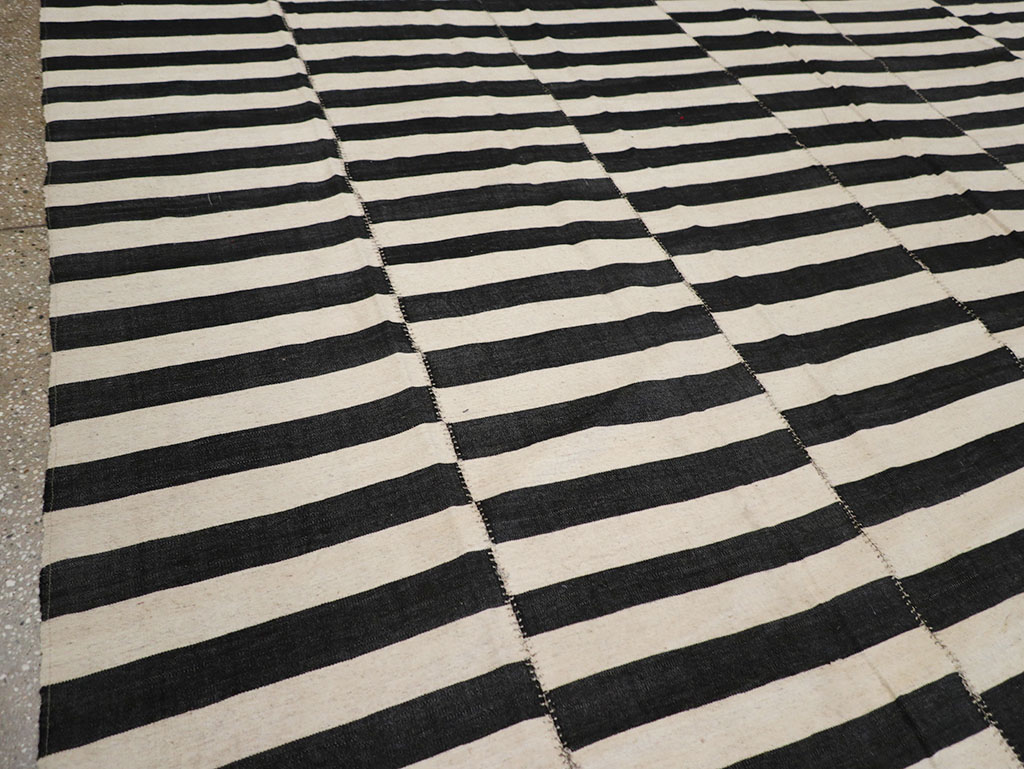 Modern Persian Flatweave Kilim Large Room Size Carpet, No.32917 - Galerie Shabab