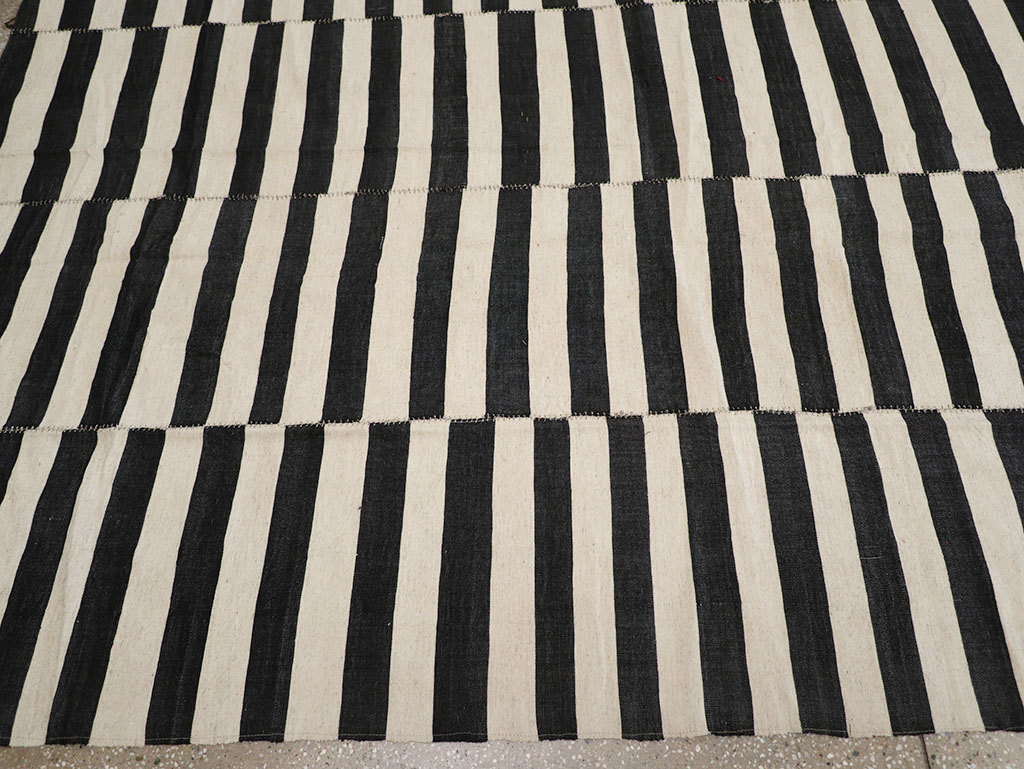 Modern Persian Flatweave Kilim Large Room Size Carpet, No.32917 - Galerie Shabab