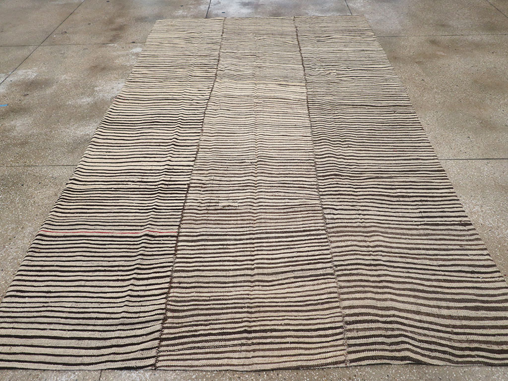 Vintage Persian Flatweave Kilim Room Size Carpet, No.32918 - Galerie Shabab