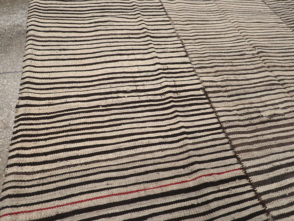 Vintage Persian Flatweave Kilim Room Size Carpet, No.32918 - Galerie Shabab