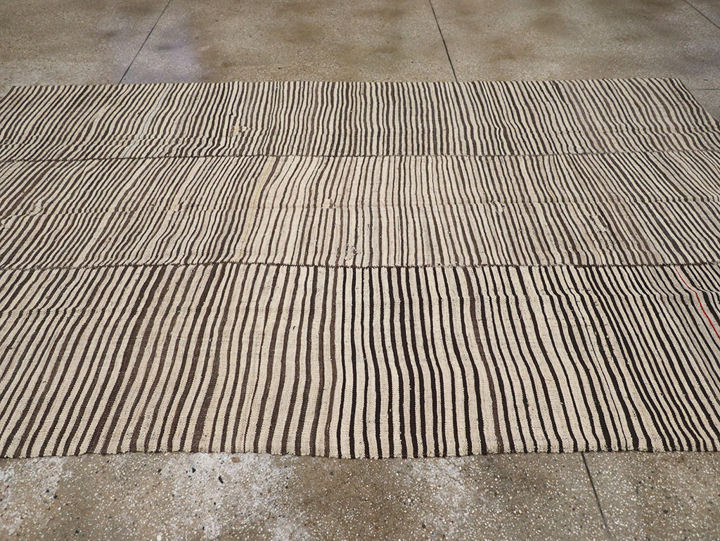 Vintage Persian Flatweave Kilim Room Size Carpet, No.32918 - Galerie Shabab