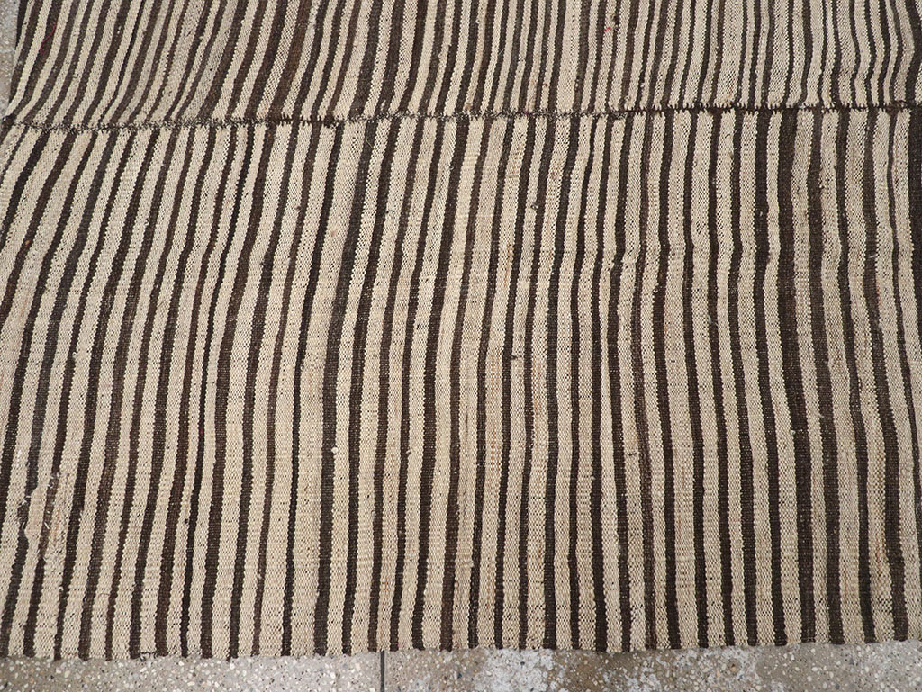 Vintage Persian Flatweave Kilim Room Size Carpet, No.32918 - Galerie Shabab